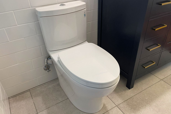Bồn cầu 2 khối với két nước và bệ ngồi tách rời nhau
