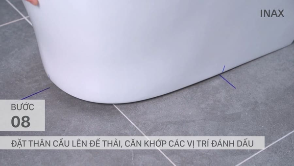 Lắp đặt thân bồn cầu 