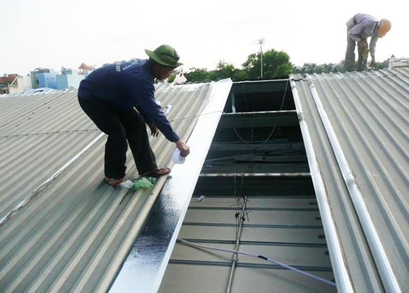 Lắp đặt mái tôn cải tạo nhà phố, giải pháp che chắn bền vững và tiết kiệm