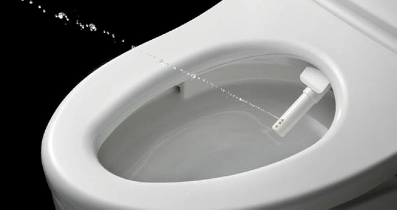 Bồn cầu Toto có òi rửa bidet phun nước mạnh mẽ làm sạch hiệu quả.