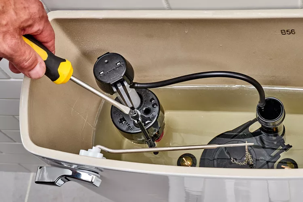 Điều chỉnh áp lực nước bằng con 