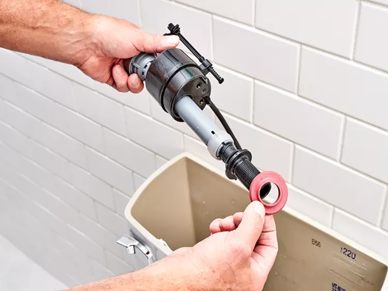 Có thể dùng tay hoặc các dụng cụ hỗ trợ để tháo phao ra khỏi thanh kim loại