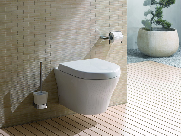 Bồn cầu treo tường TOTO chỉ lộ phần thân sứ ra bên ngoài