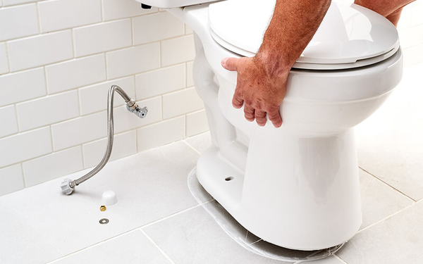 Lỗi trong thiết kế hoặc lắp đặt bồn cầu khiến nước trong bồn cầu bị hút sạch khi xả