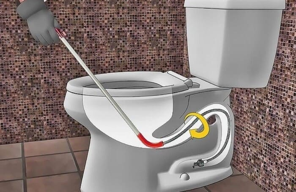 D&ugrave;ng d&acirc;y th&ocirc;ng tắc bồn cầu (d&acirc;y l&ograve; xo) l&agrave; c&aacute;ch để th&ocirc;ng bồn cầu bị tắc vật cứng