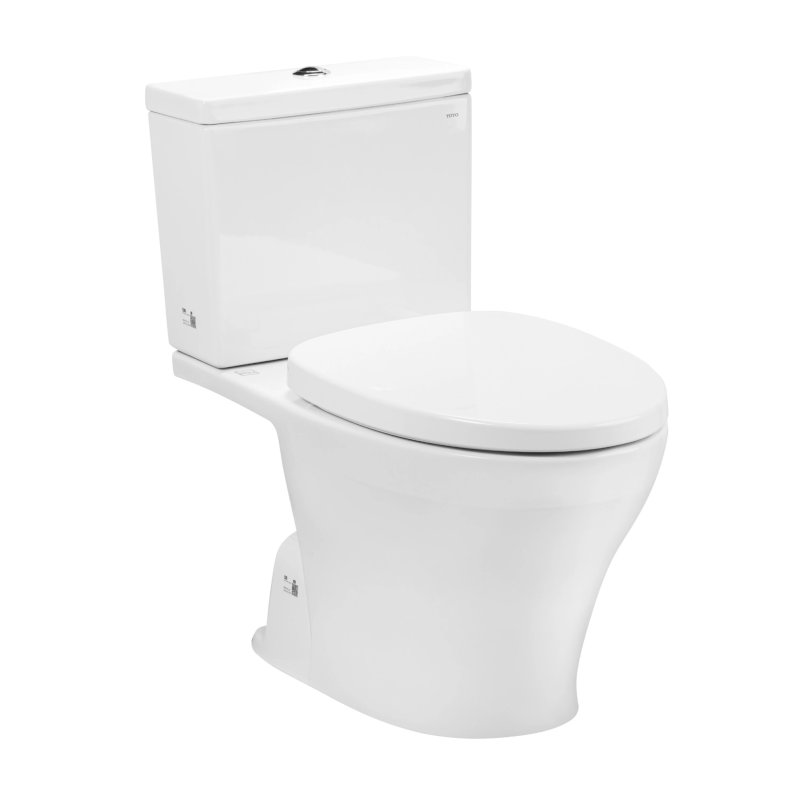 Bồn cầu American Standard hiện đại hai khối màu trắng sứ thanh lịch trên nền trắng.
