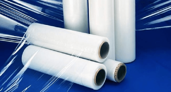 D&ugrave;ng t&uacute;i nilon quấn quanh pittong để tăng &aacute;p lực cũng gi&uacute;p th&ocirc;ng bồn cầu bị tắc